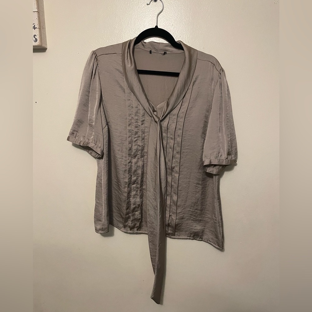 Polyester blouse vintage with built in neck tie, button down, neckline, women L - Picture 2 of 5